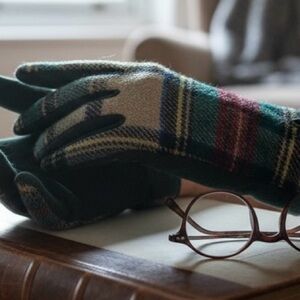 TARTAN PLAIDBERRY GLOVES